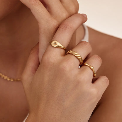Stella Signet Ring